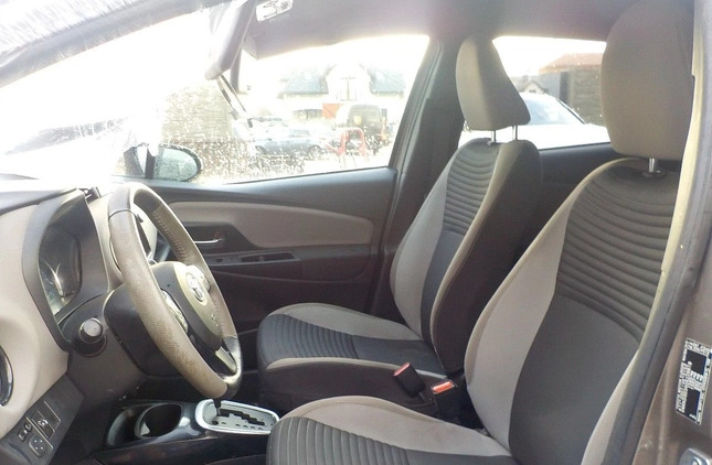 Toyota Yaris cena 24900 przebieg: 103101, rok produkcji 2016 z Łomianki małe 254